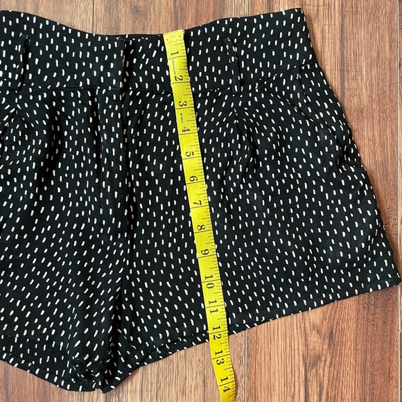 Saltwater LUXE Tracy Shorts Size Medium Black with White - Picture 5 of 7